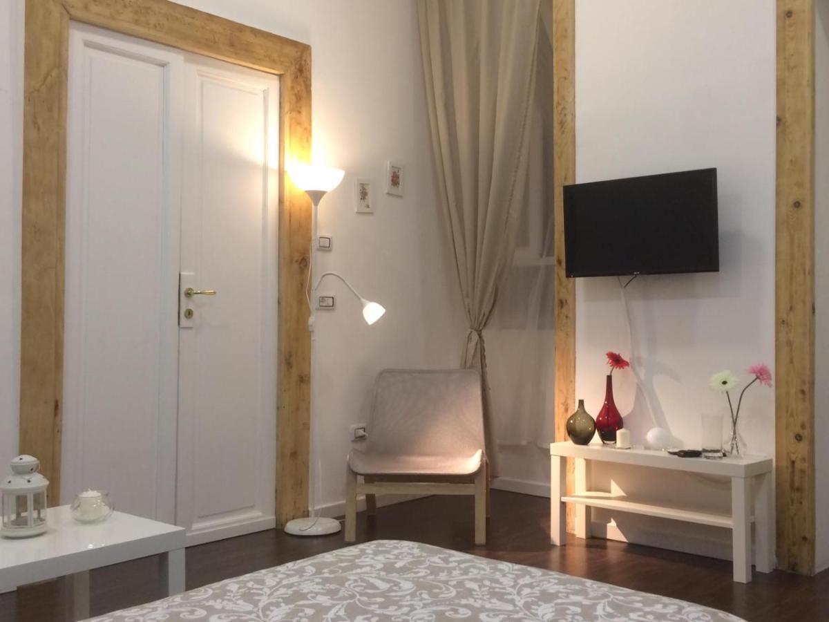 Piazza Carita' Centro Storico Apartment เนเปิลส์ ภายนอก รูปภาพ