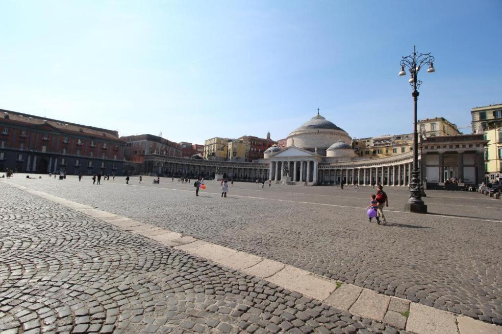 Piazza Carita' Centro Storico Apartment เนเปิลส์ ภายนอก รูปภาพ