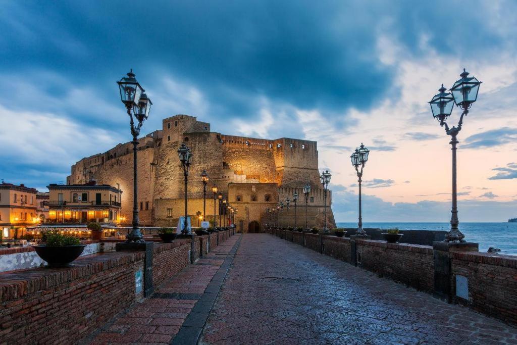 Piazza Carita' Centro Storico Apartment เนเปิลส์ ภายนอก รูปภาพ