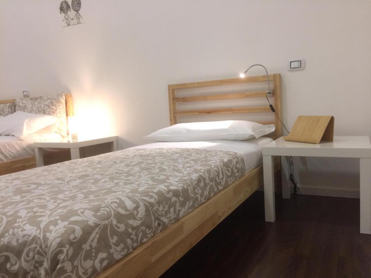 Piazza Carita' Centro Storico Apartment เนเปิลส์ ภายนอก รูปภาพ