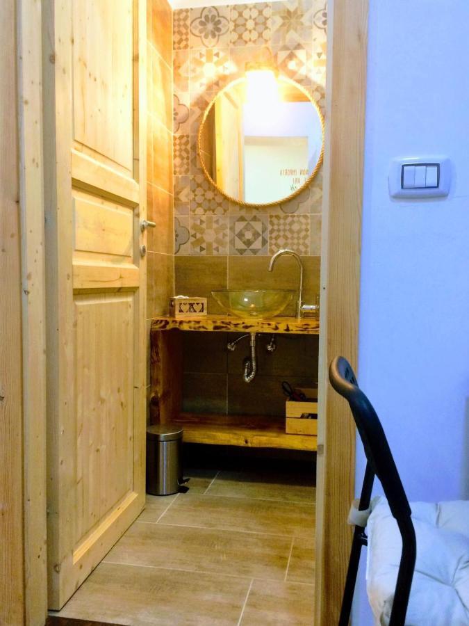 Piazza Carita' Centro Storico Apartment เนเปิลส์ ภายนอก รูปภาพ